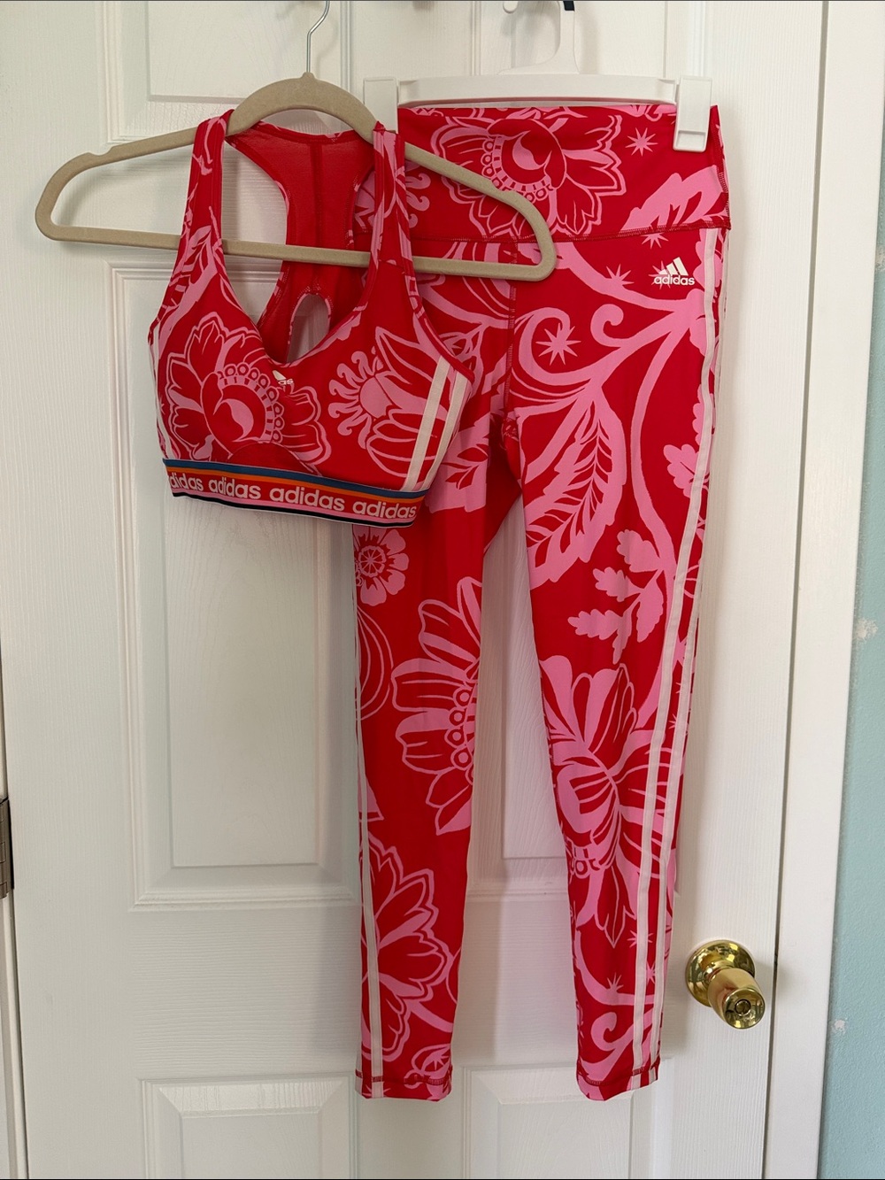 Adidas women’s exercise set: Red & Pink Floral Leggings and Sports Bra